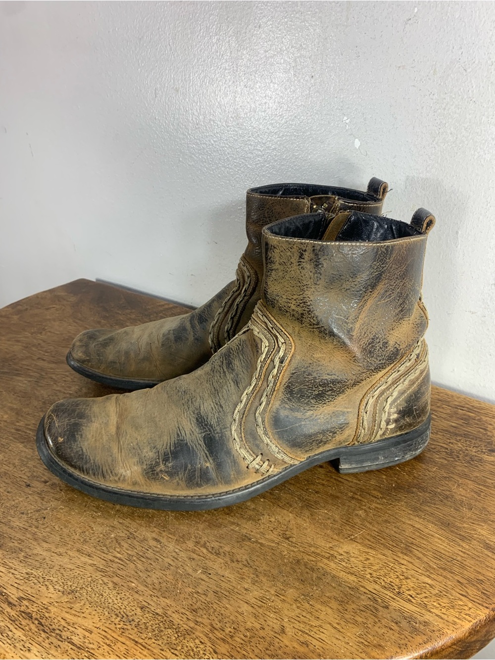 Title

Bed|Stu Distressed Brown Leather Western Biker Ankle Boots Square
